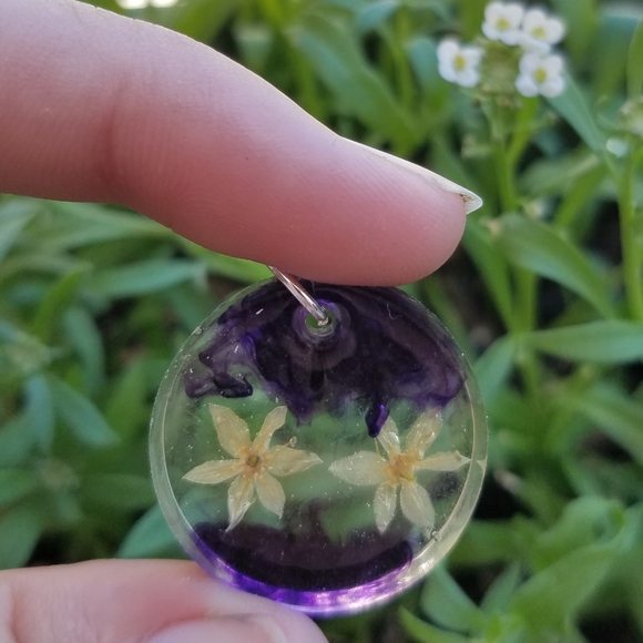 Real Flowers Necklace- Purple Swirl - Picture 7 of 7
